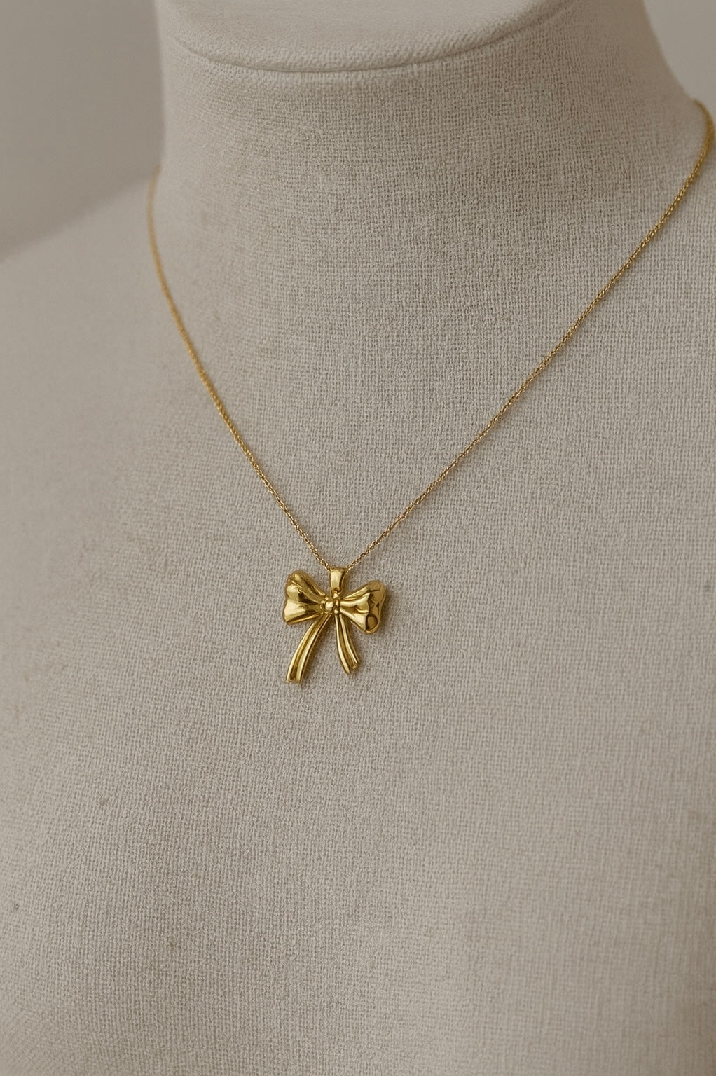 Med bow pendent