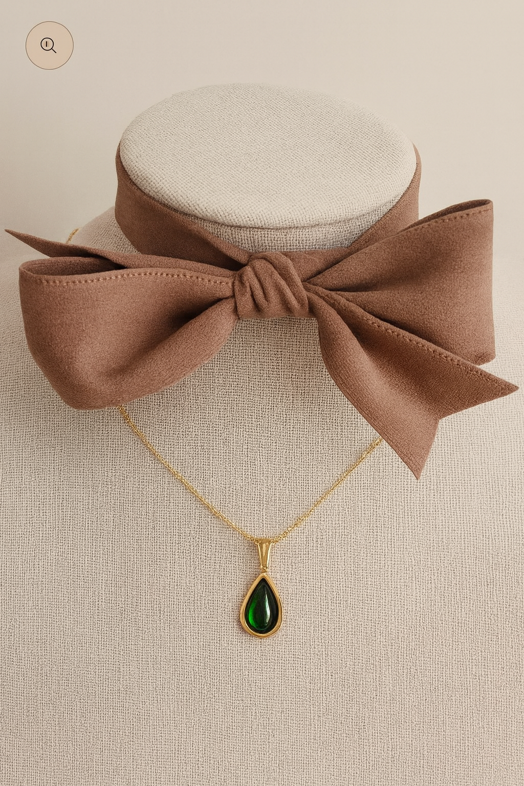 Green emerald pendent necklace
