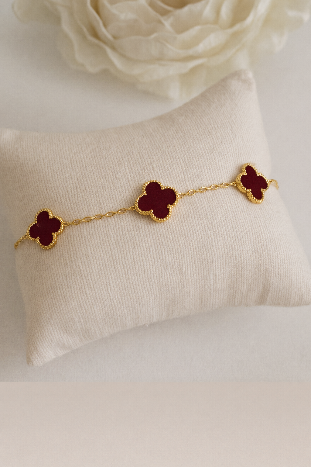 Maroon clover bracelet