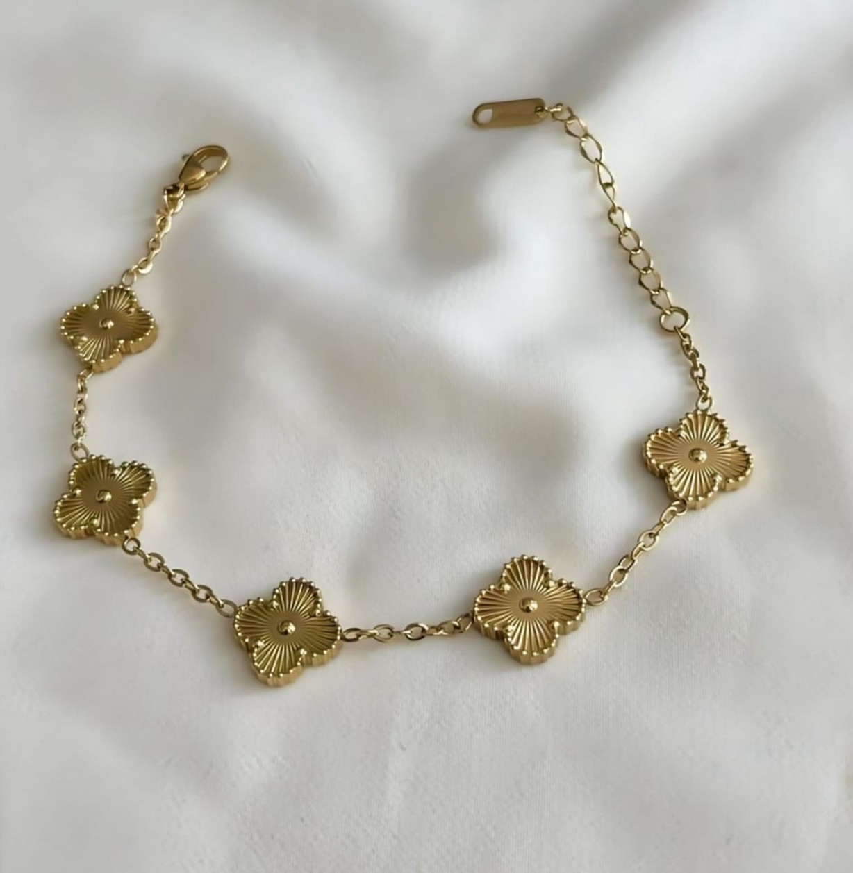 Golden clover bracelet