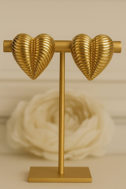 Curved point heart earrings