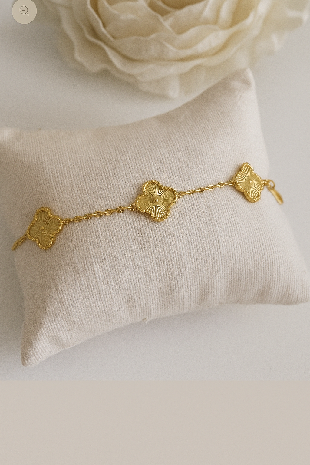 Golden clover bracelet