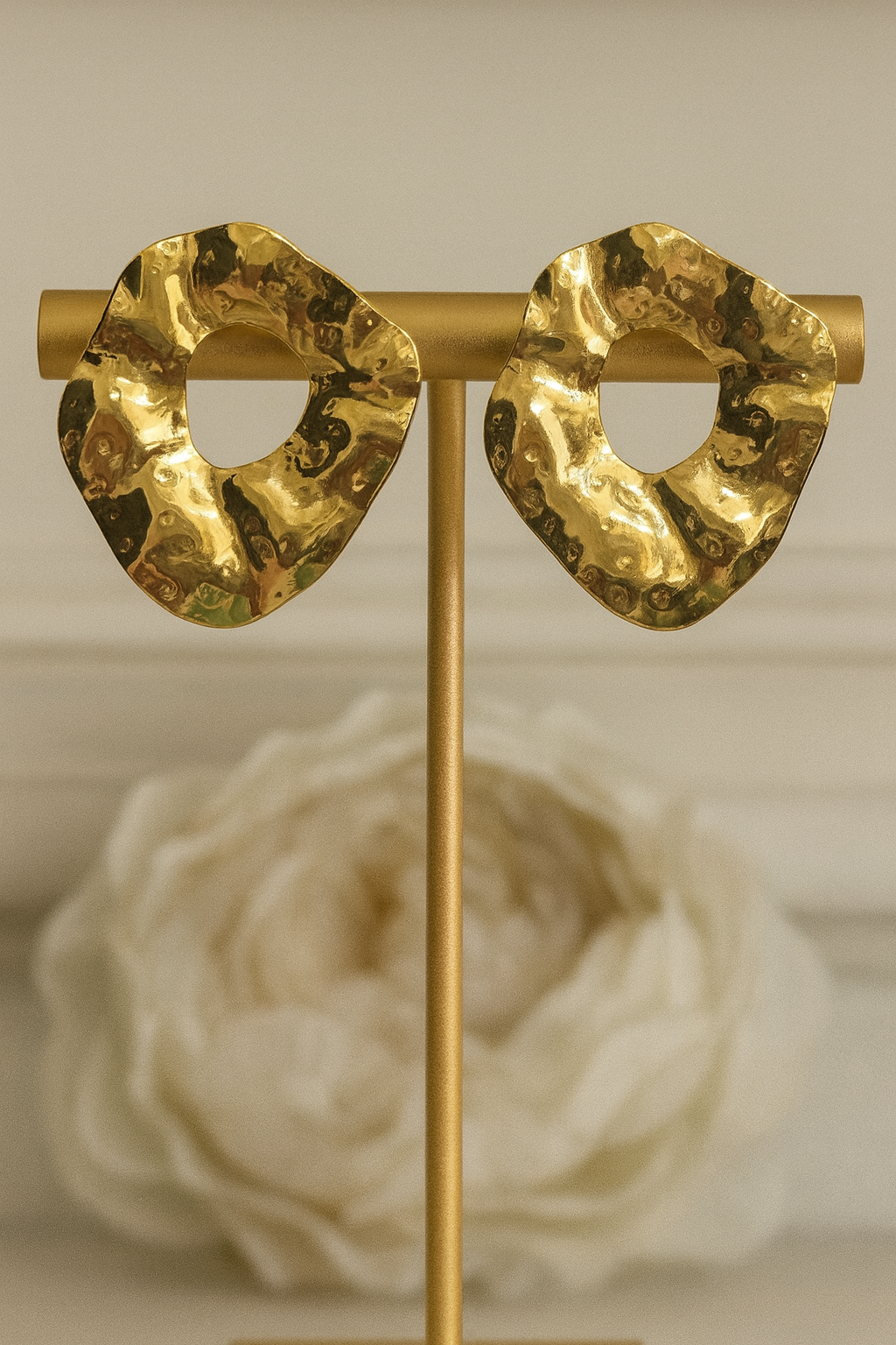 Round statement earring