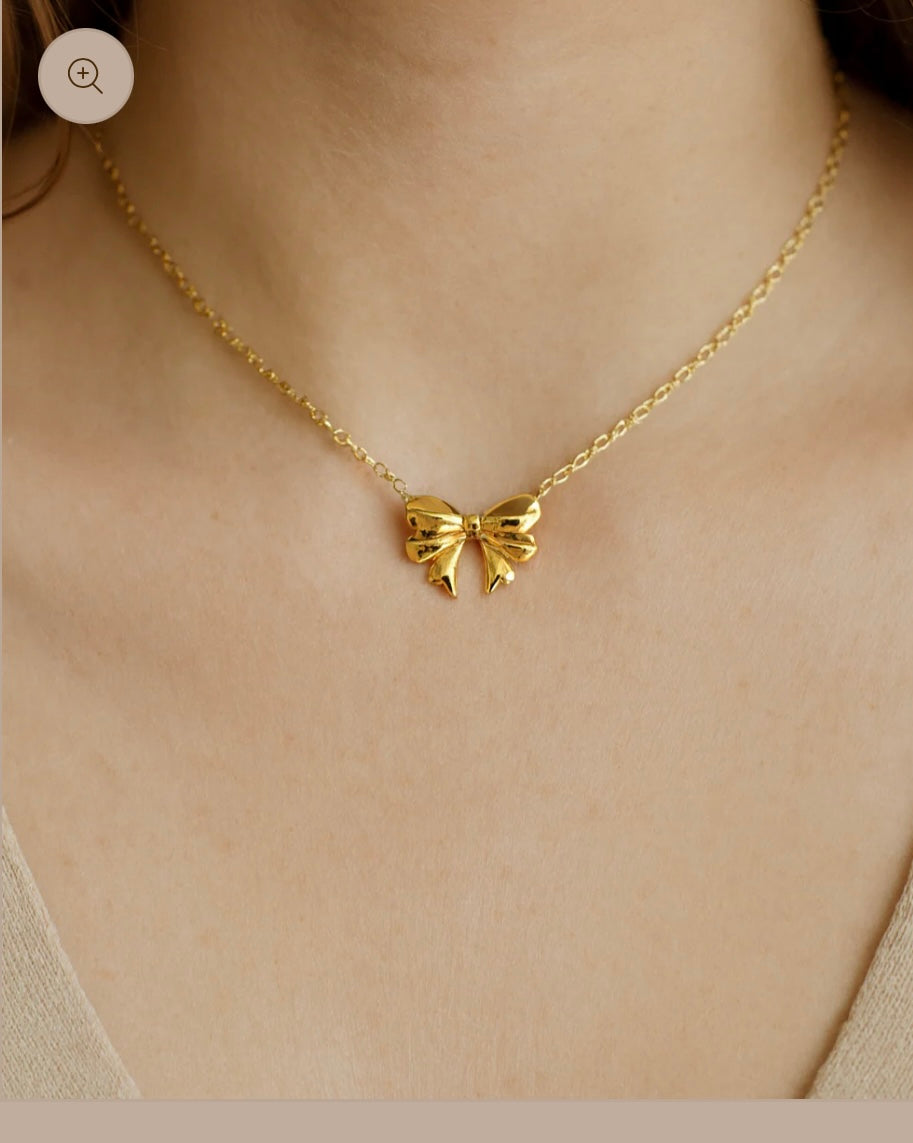 Mini bow pendent