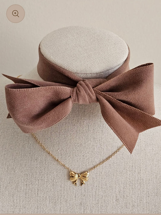 Mini bow pendent